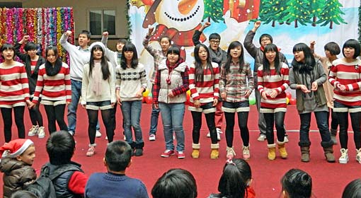  國(guó)際項(xiàng)目部舉行圣誕慶?；顒?dòng) 