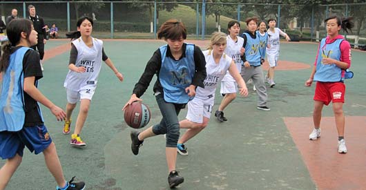  美視學(xué)校與成都美國(guó)學(xué)?；@球邀請(qǐng)賽在我校舉行 