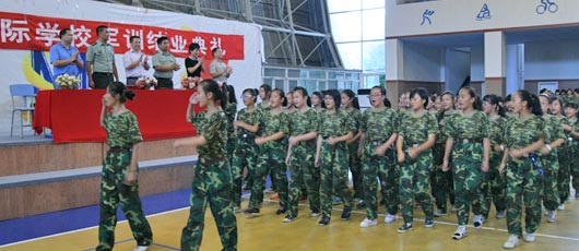 2012年美視師一學(xué)校軍訓(xùn)結(jié)業(yè)典禮