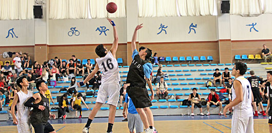  成都國際學(xué)校聯(lián)盟籃球邀請賽在我校舉行 