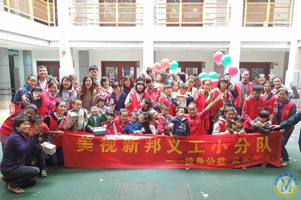 學(xué)生發(fā)展--走進(jìn)社會(huì)，盡公民職責(zé)