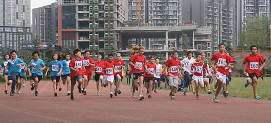 2013-2014學(xué)年成都國際學(xué)校聯(lián)盟越野長跑賽在我校隆重舉行