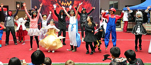  國際項目部歡慶2013年度萬圣節(jié) 