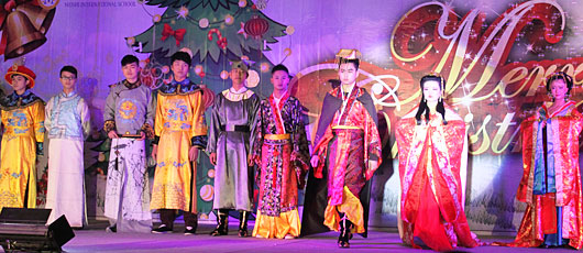  中學(xué)部2013年圣誕晚會隆重上演 