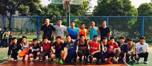  【親子活動(dòng)】親子“爭(zhēng)鋒”獲益多--高一四班“親子”籃球賽 