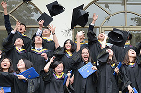  【畢業(yè)季】回憶與暢想--融合部12年級(jí)學(xué)生畢業(yè)典禮 