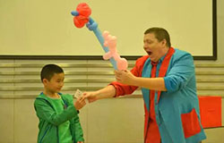  成都美視師一學(xué)校PYP學(xué)生探究世界著名魔術(shù)師的神奇魔術(shù) 