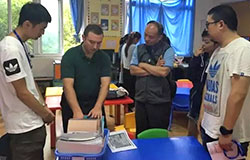 融合部小學(xué)家長開放日——溫情溝通話成長