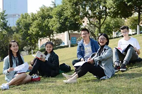  IB中文課|每年開學(xué)伊始，DP學(xué)生都會收到這樣一份書單...... 