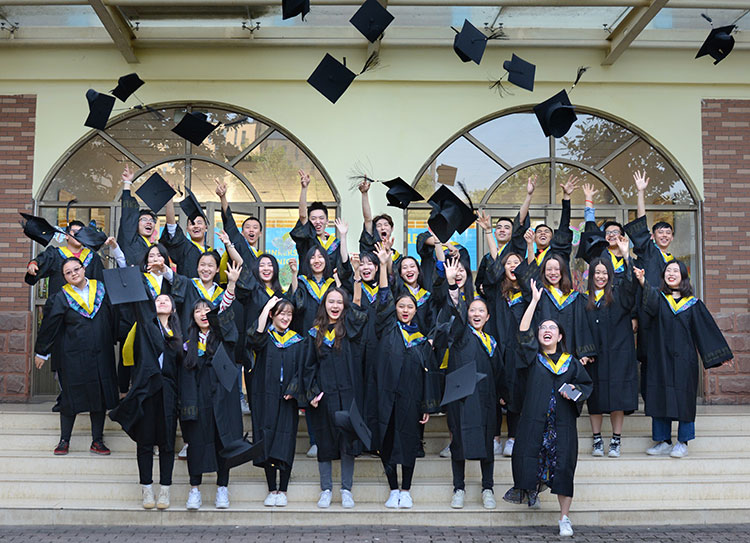  畢業(yè)季 | 美視，你讓我找到屬于自己的色彩！——2018屆IB-DP學(xué)生畢業(yè)典禮 