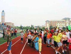 成都國際學(xué)校學(xué)生參加我校國際部主辦的外籍學(xué)生運動會