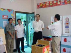 成都高新區(qū)社會事業(yè)局何副局長率隊(duì)到我校進(jìn)行衛(wèi)生安全檢查