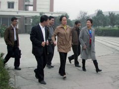 成都市委、市政府副秘書(shū)長(zhǎng)李寧到我校視察工作