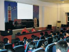 外籍教師Nico開展題為《sportsmanship》（運(yùn)動員精神）的講座