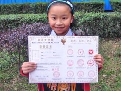 楊源夢潔同學(xué)榮獲第14屆香港世界金紫荊花獎(jiǎng)藝術(shù)最高獎(jiǎng)