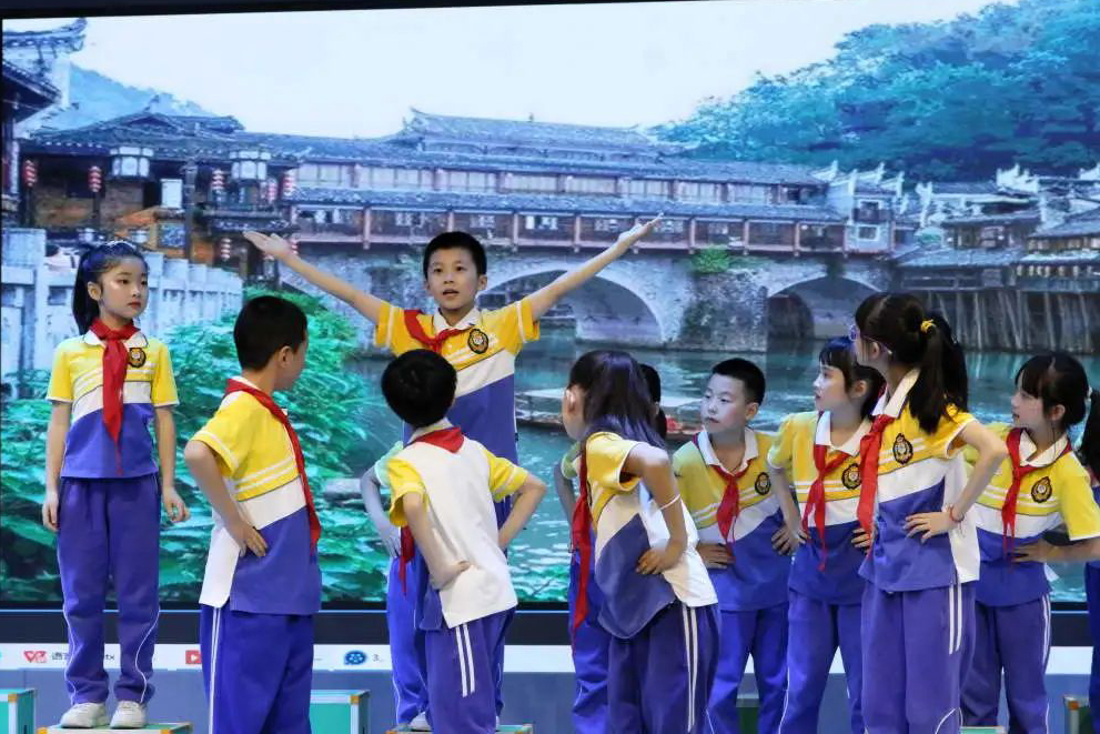 閃耀星光舞臺(tái) 樂(lè)動(dòng)“美視”童年