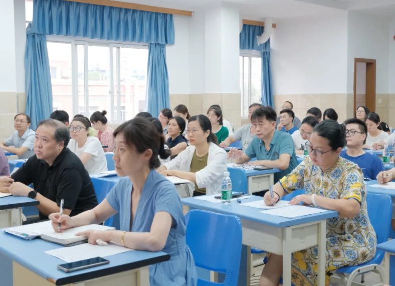 潛龍騰淵，春風十里——成都美視師一學校中學部再獲殊榮