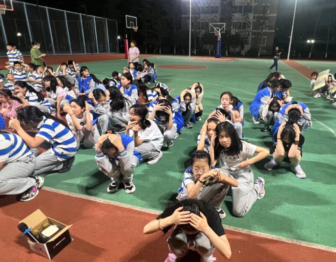 以“練”筑防，臨“震”不慌——我校開展夜間防震減災(zāi)應(yīng)急疏散演練活動 