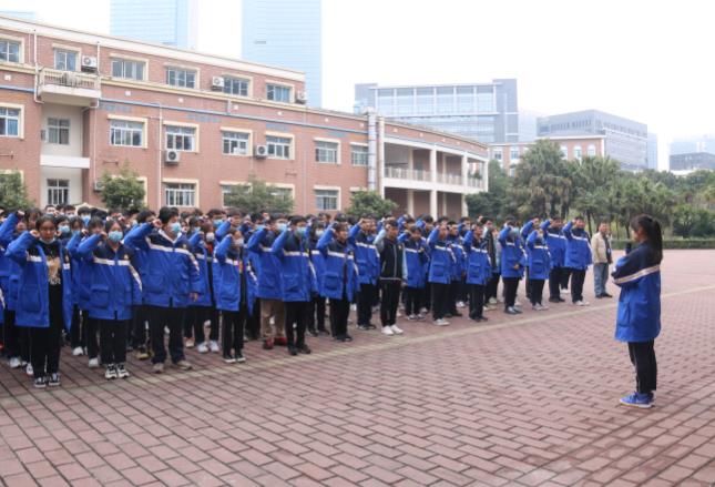 點(diǎn)燃激情 成就夢想——美視師一學(xué)校初高三中高考沖刺誓師大會