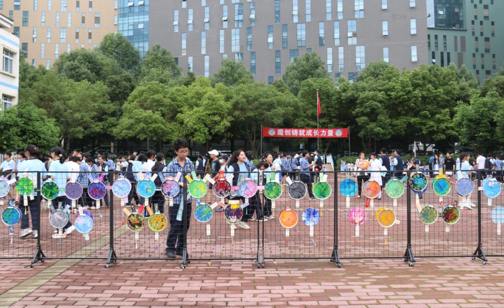 中學(xué)部舉辦慶祝中國共產(chǎn)黨成立100周年——“獻(xiàn)禮百年，愛心義賣”主題活動(dòng)